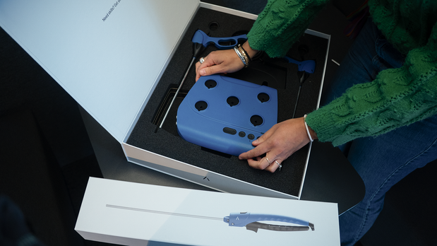 Laparoscopy simulator vs box trainer: which one should you choose in 2026?